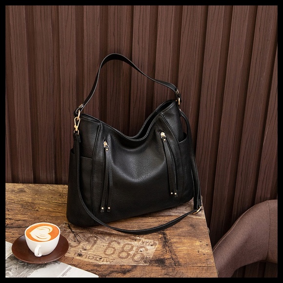 #NEW LISBON Hobo Crossbody C - Picture 8 of 8